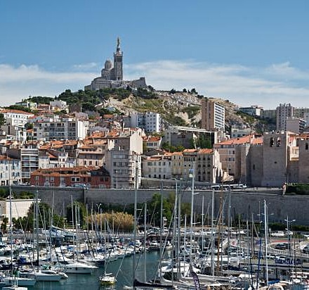 Vue sur le port de Marseille et la Bonne Mère - Georges Vigreux consultant web à Marseille
